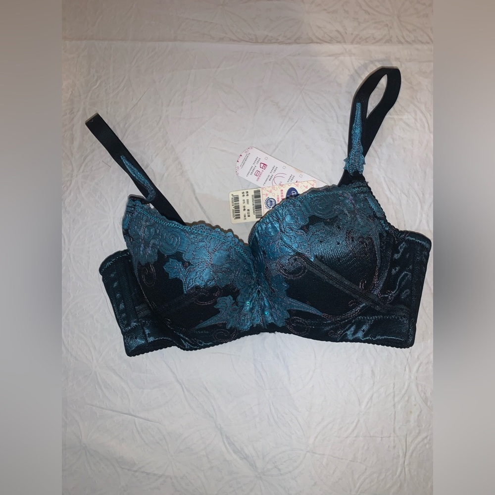 Bras - Picture 2 of 5